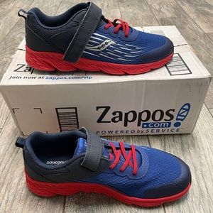 NWOT Saucony Wind Shield A/C 2.0 Running Shoes -Boys 7W
